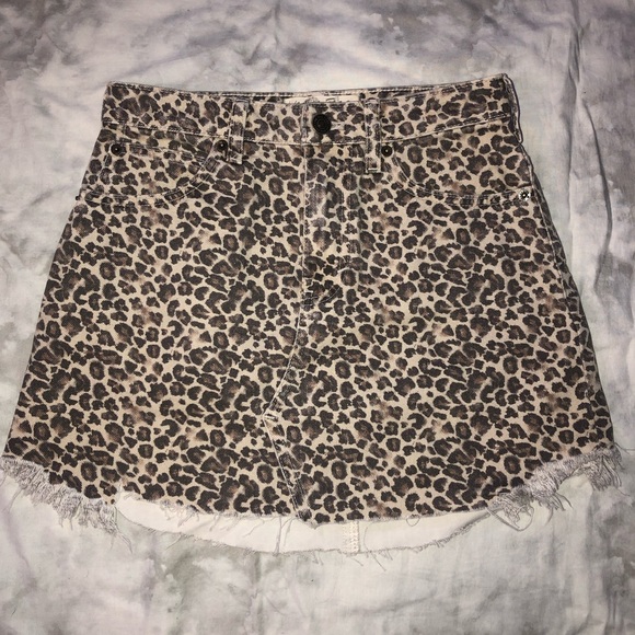 Free People Dresses & Skirts - Free People Raw Hem Leopard Printed Mini Skirt